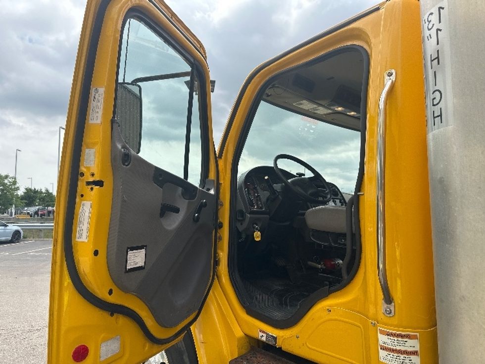 Medium Duty Box Truck-Light and Medium Duty Trucks-Freightliner-2019-M2-Mississauga-ON-264,895\n\t\tkm-$ 67,000 - Image 16