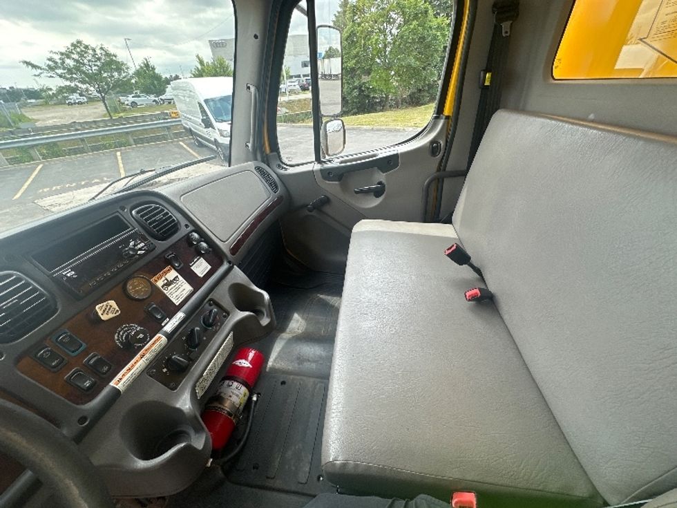 Medium Duty Box Truck-Light and Medium Duty Trucks-Freightliner-2019-M2-Mississauga-ON-264,895\n\t\tkm-$ 67,000 - Image 19