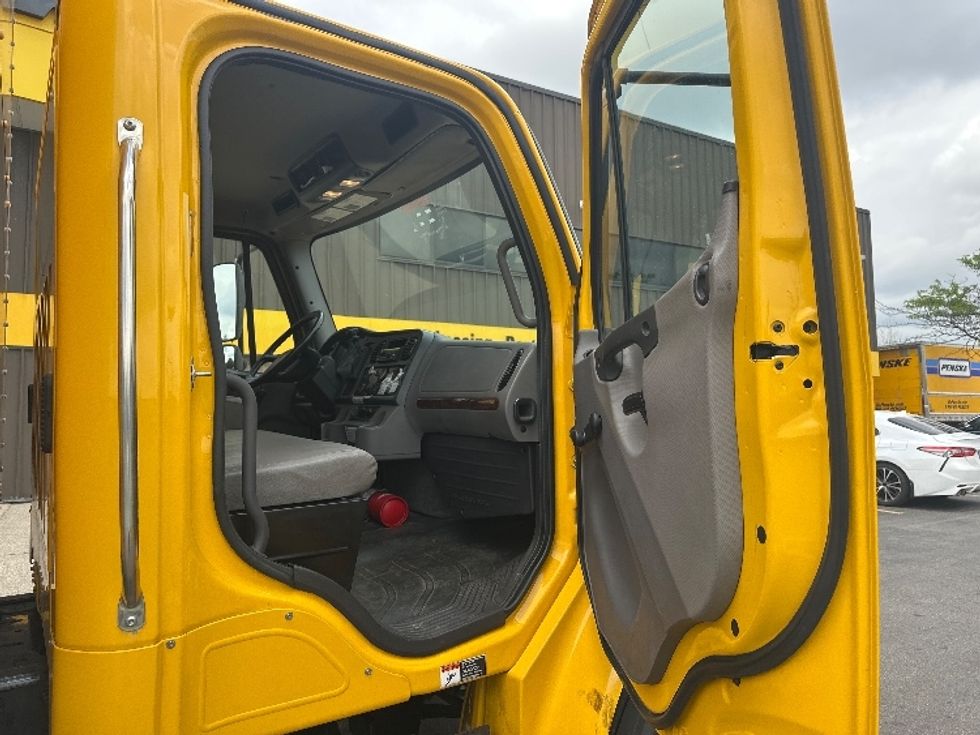 Medium Duty Box Truck-Light and Medium Duty Trucks-Freightliner-2019-M2-Mississauga-ON-264,895\n\t\tkm-$ 67,000 - Image 20