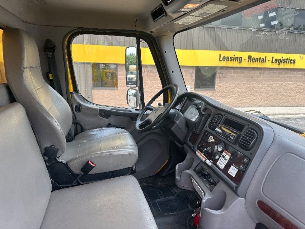 Medium Duty Box Truck-Light and Medium Duty Trucks-Freightliner-2019-M2-Mississauga-ON-264,895\n\t\tkm-$ 67,000 - Image 22