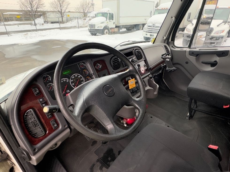 Medium Duty Box Truck-Light and Medium Duty Trucks-Freightliner-2019-M2-Mississauga-ON-302,045\n\t\tkm-$ 48,250 - Image 17