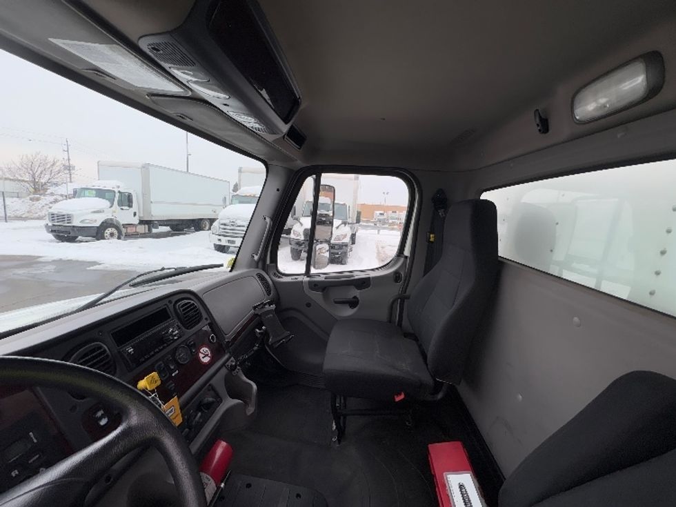 Medium Duty Box Truck-Light and Medium Duty Trucks-Freightliner-2019-M2-Mississauga-ON-302,045\n\t\tkm-$ 48,250 - Image 19