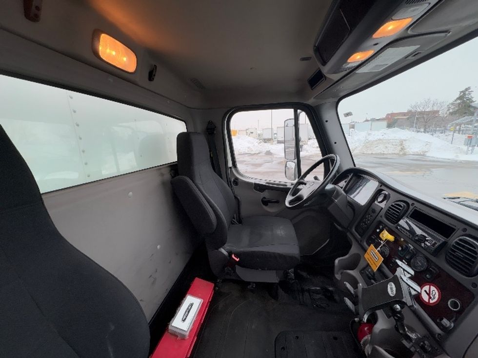 Medium Duty Box Truck-Light and Medium Duty Trucks-Freightliner-2019-M2-Mississauga-ON-302,045\n\t\tkm-$ 48,250 - Image 22