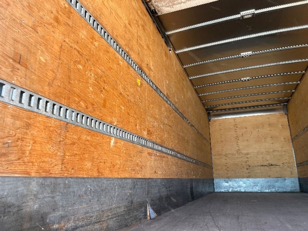 Medium Duty Box Truck-Light and Medium Duty Trucks-Freightliner-2019-M2-Mississauga-ON-318,200\n\t\tkm-$ 69,000 - Image 11