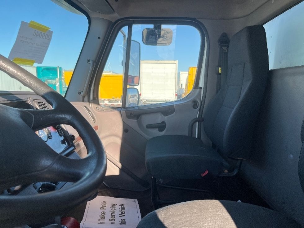 Medium Duty Box Truck-Light and Medium Duty Trucks-Freightliner-2019-M2-Mississauga-ON-318,200\n\t\tkm-$ 69,000 - Image 19