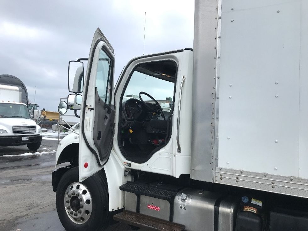 Medium Duty Box Truck-Light and Medium Duty Trucks-Freightliner-2019-M2-Mississauga-ON-320,718\n\t\tkm-$ 71,250 - Image 16