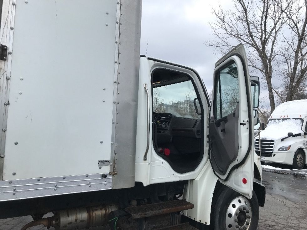 Medium Duty Box Truck-Light and Medium Duty Trucks-Freightliner-2019-M2-Mississauga-ON-320,718\n\t\tkm-$ 71,250 - Image 20