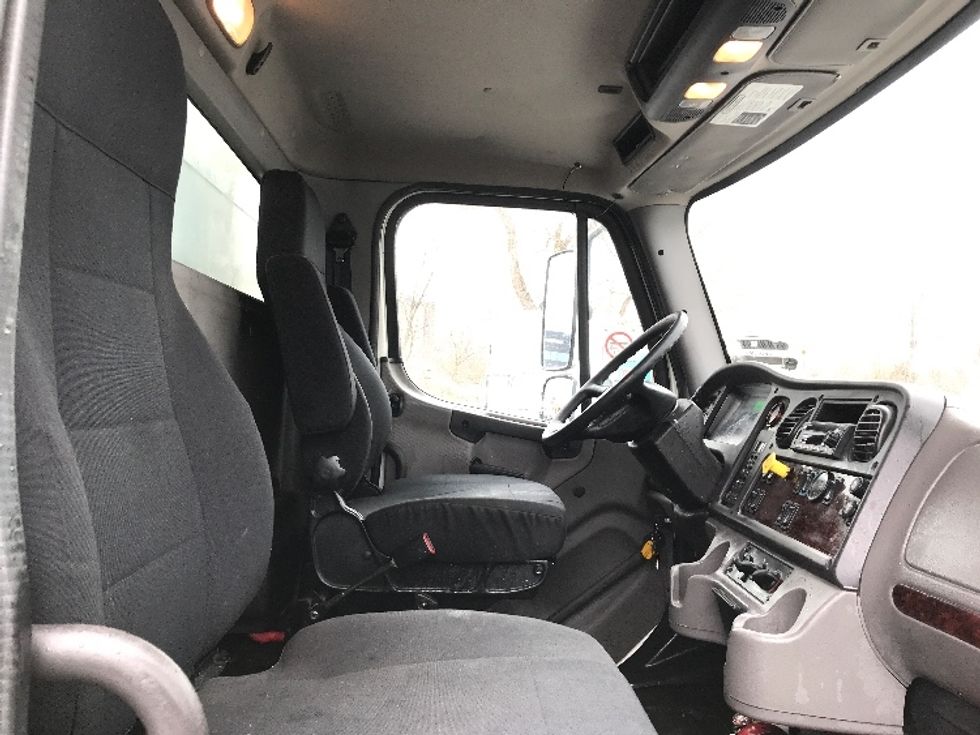Medium Duty Box Truck-Light and Medium Duty Trucks-Freightliner-2019-M2-Mississauga-ON-320,718\n\t\tkm-$ 71,250 - Image 22
