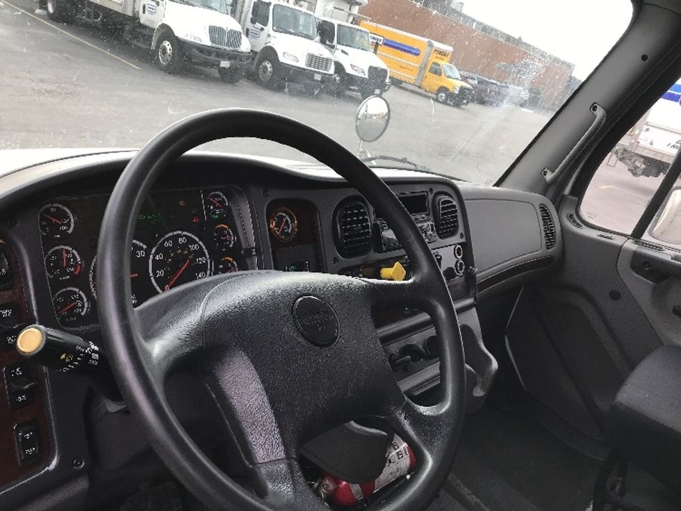 Medium Duty Box Truck-Light and Medium Duty Trucks-Freightliner-2019-M2-Mississauga-ON-323,002\n\t\tkm-$ 71,000 - Image 17