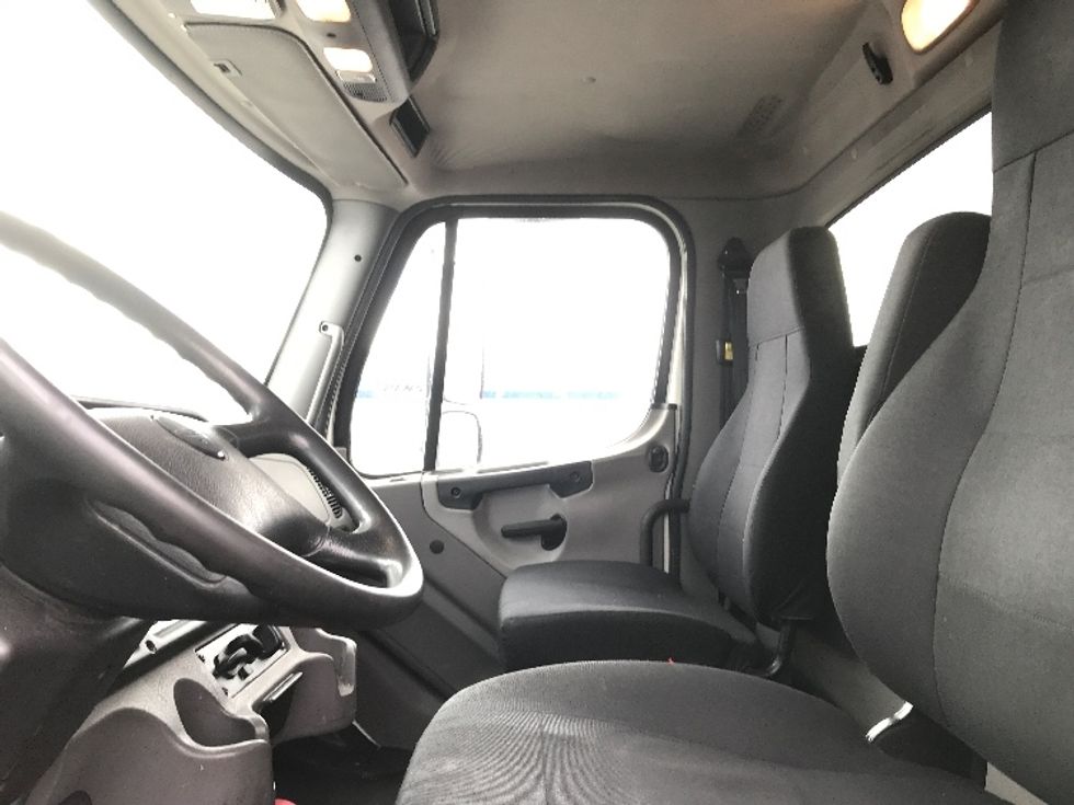 Medium Duty Box Truck-Light and Medium Duty Trucks-Freightliner-2019-M2-Mississauga-ON-323,002\n\t\tkm-$ 71,000 - Image 19