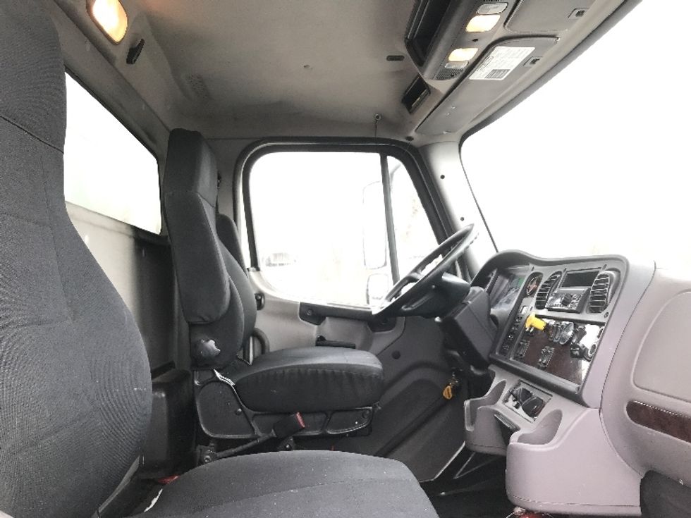Medium Duty Box Truck-Light and Medium Duty Trucks-Freightliner-2019-M2-Mississauga-ON-323,002\n\t\tkm-$ 71,000 - Image 22