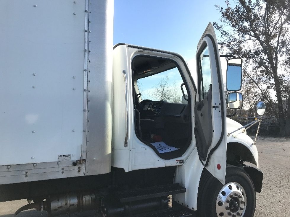 Medium Duty Box Truck-Light and Medium Duty Trucks-Freightliner-2019-M2-Mississauga-ON-332,405\n\t\tkm-$ 69,750 - Image 20