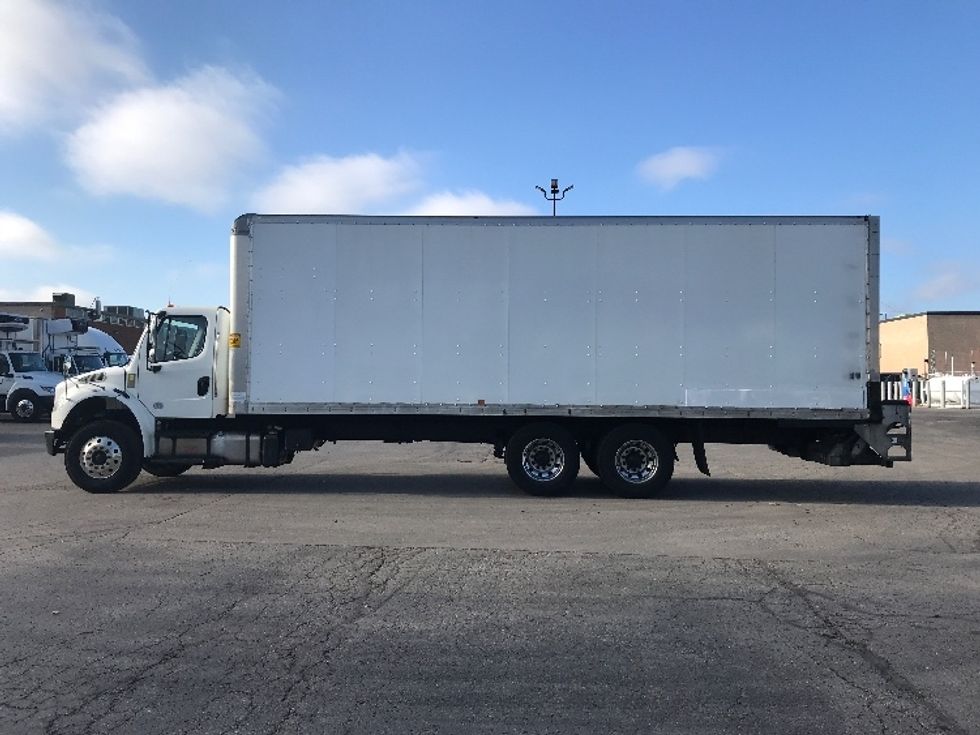 Medium Duty Box Truck-Light and Medium Duty Trucks-Freightliner-2019-M2-Mississauga-ON-332,405\n\t\tkm-$ 69,750 - Image 4