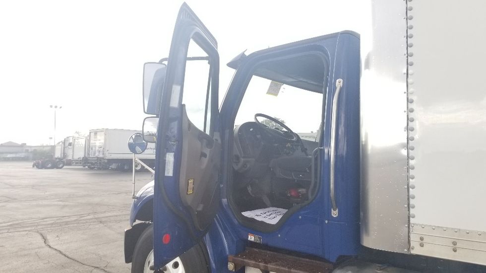 Medium Duty Box Truck-Light and Medium Duty Trucks-Freightliner-2019-M2-Mississauga-ON-345,520\n\t\tkm-$ 48,250 - Image 16