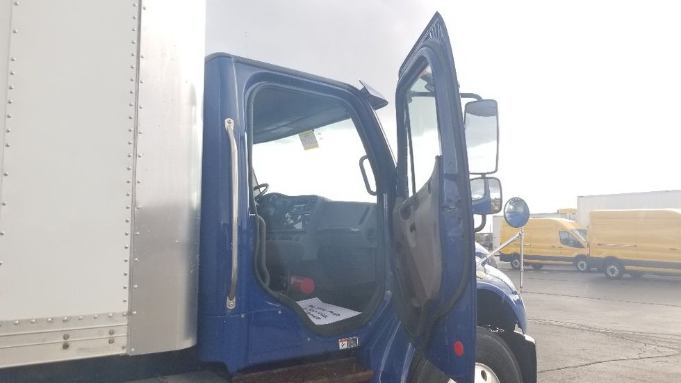 Medium Duty Box Truck-Light and Medium Duty Trucks-Freightliner-2019-M2-Mississauga-ON-345,520\n\t\tkm-$ 48,250 - Image 20