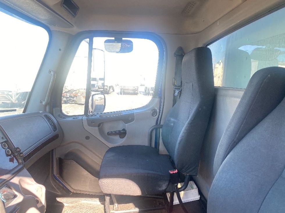 Medium Duty Box Truck-Light and Medium Duty Trucks-Freightliner-2019-M2-Mississauga-ON-350,417\n\t\tkm-$ 48,000 - Image 19