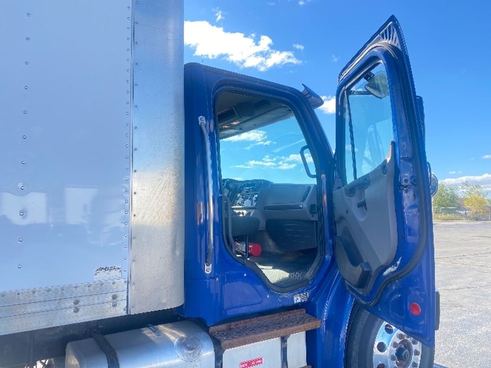 Medium Duty Box Truck-Light and Medium Duty Trucks-Freightliner-2019-M2-Mississauga-ON-350,417\n\t\tkm-$ 48,000 - Image 20