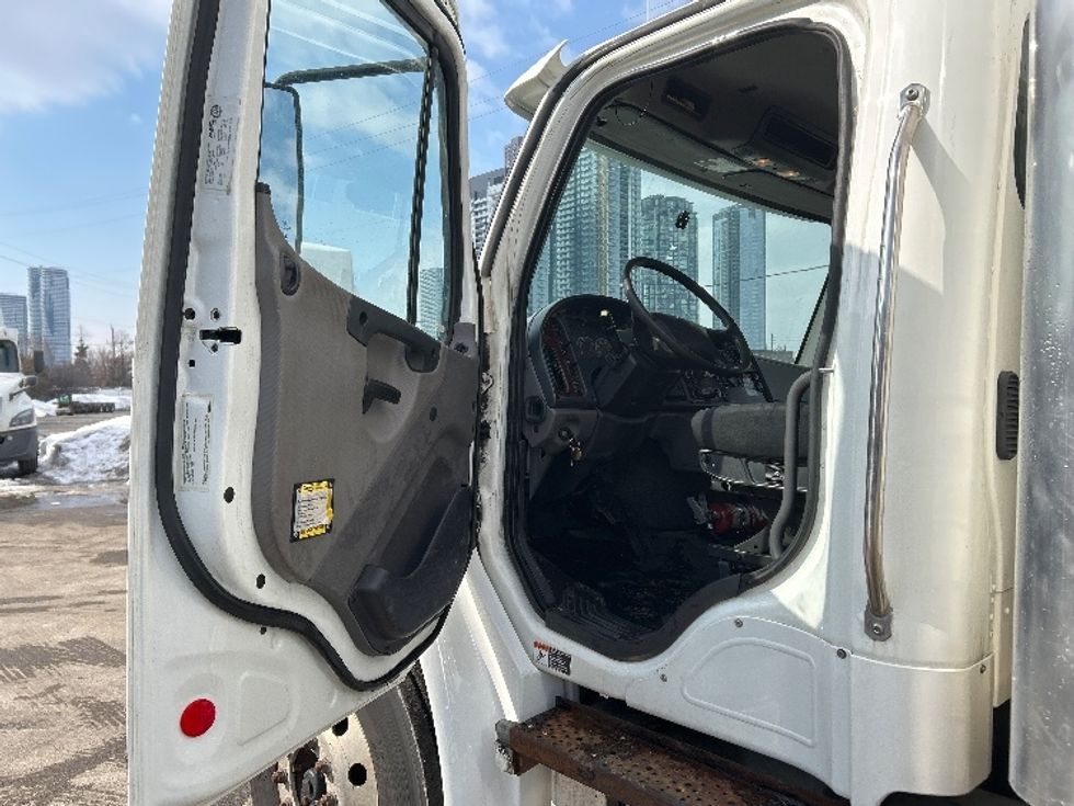 Medium Duty Box Truck-Light and Medium Duty Trucks-Freightliner-2019-M2-Mississauga-ON-355,967\n\t\tkm-$ 55,500 - Image 15