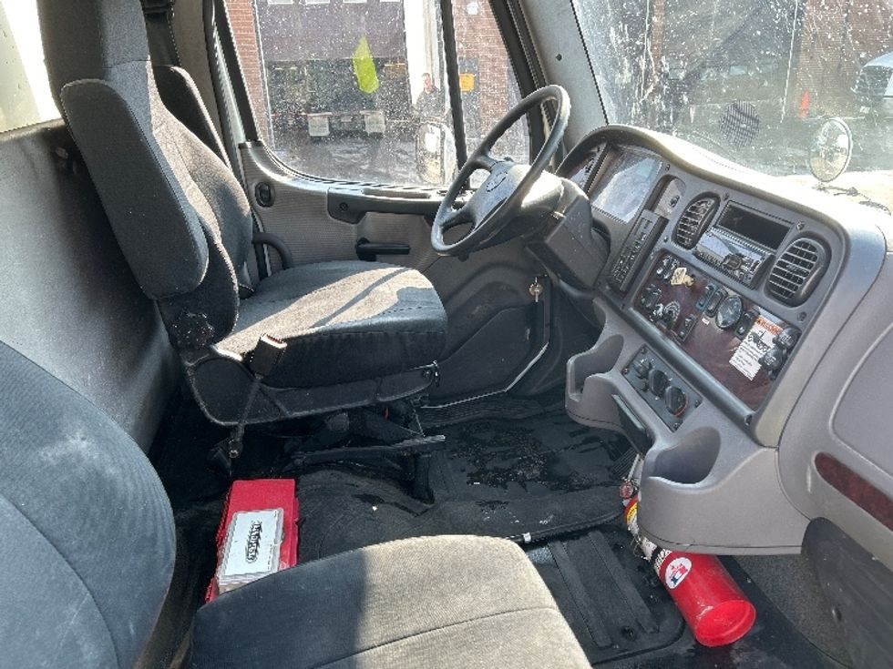Medium Duty Box Truck-Light and Medium Duty Trucks-Freightliner-2019-M2-Mississauga-ON-355,967\n\t\tkm-$ 55,500 - Image 21