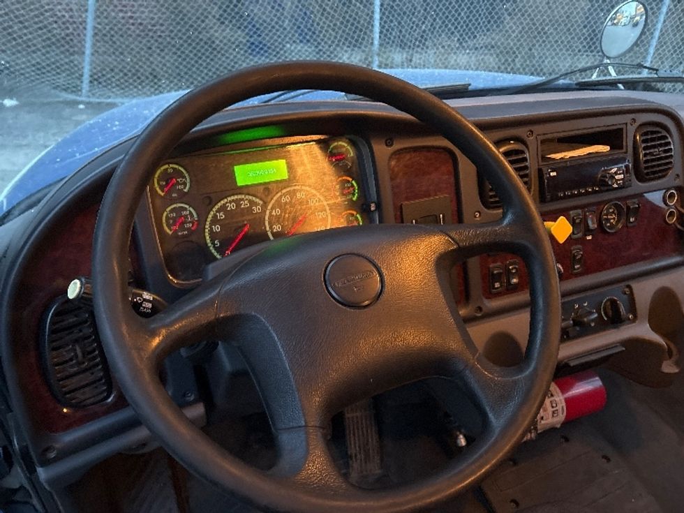 Medium Duty Box Truck-Light and Medium Duty Trucks-Freightliner-2019-M2-Mississauga-ON-360,399\n\t\tkm-$ 44,750 - Image 17