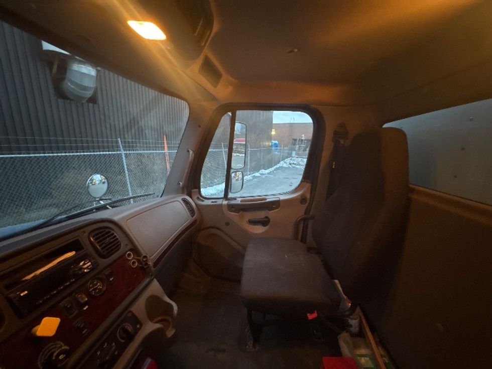 Medium Duty Box Truck-Light and Medium Duty Trucks-Freightliner-2019-M2-Mississauga-ON-360,399\n\t\tkm-$ 44,750 - Image 19