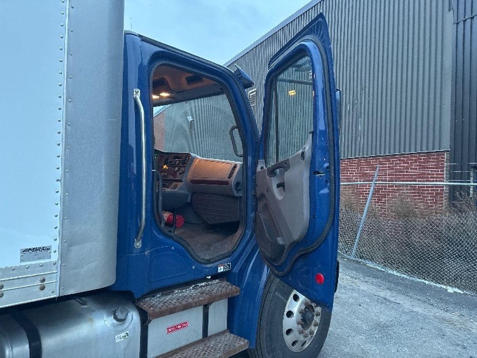 Medium Duty Box Truck-Light and Medium Duty Trucks-Freightliner-2019-M2-Mississauga-ON-360,399\n\t\tkm-$ 44,750 - Image 20