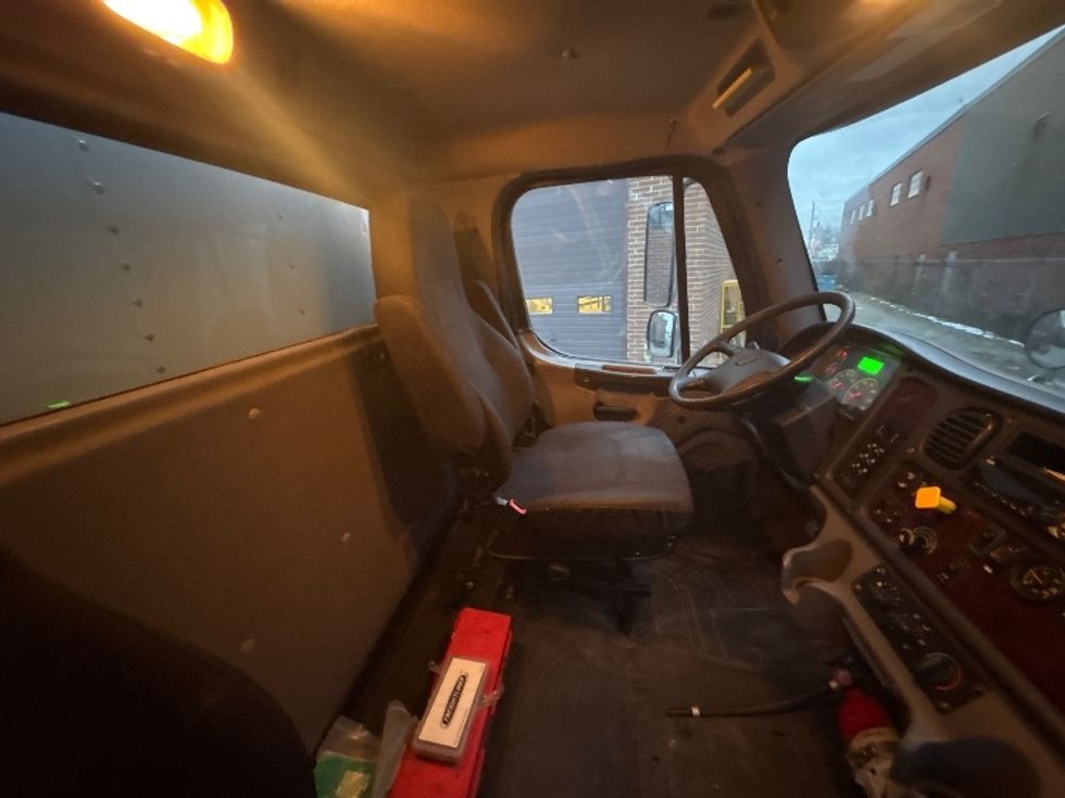 Medium Duty Box Truck-Light and Medium Duty Trucks-Freightliner-2019-M2-Mississauga-ON-360,399\n\t\tkm-$ 44,750 - Image 22