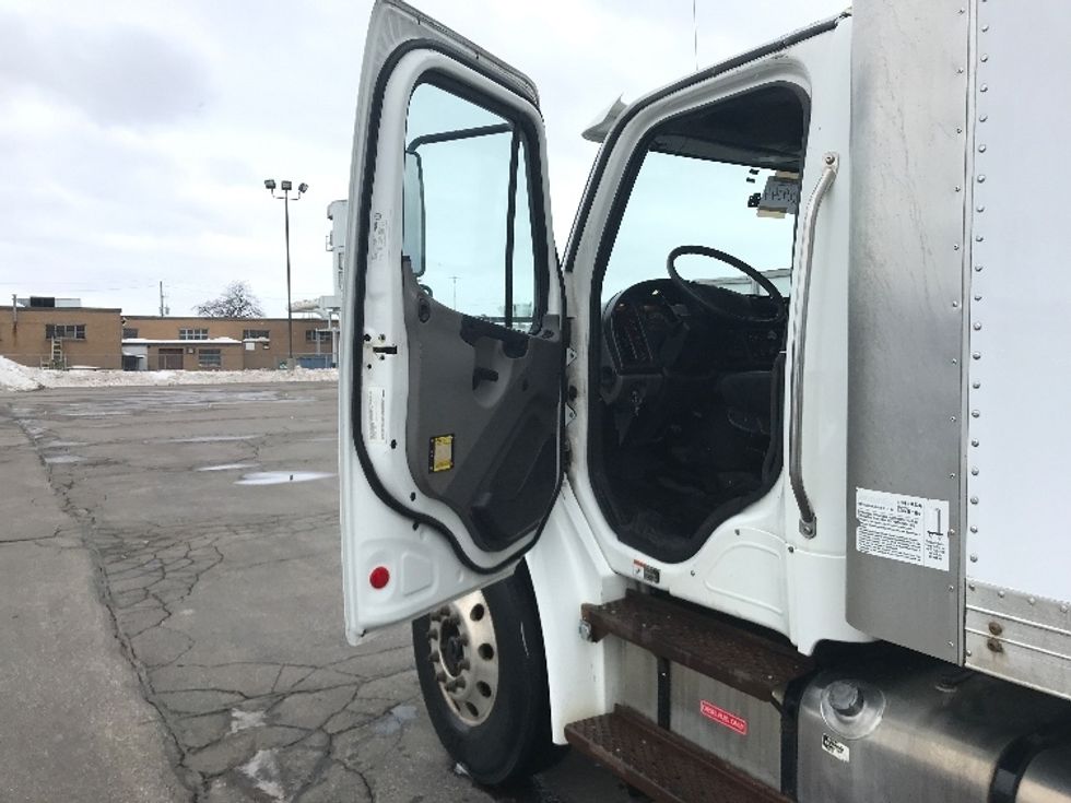 Medium Duty Box Truck-Light and Medium Duty Trucks-Freightliner-2019-M2-Mississauga-ON-361,697\n\t\tkm-$ 54,750 - Image 16
