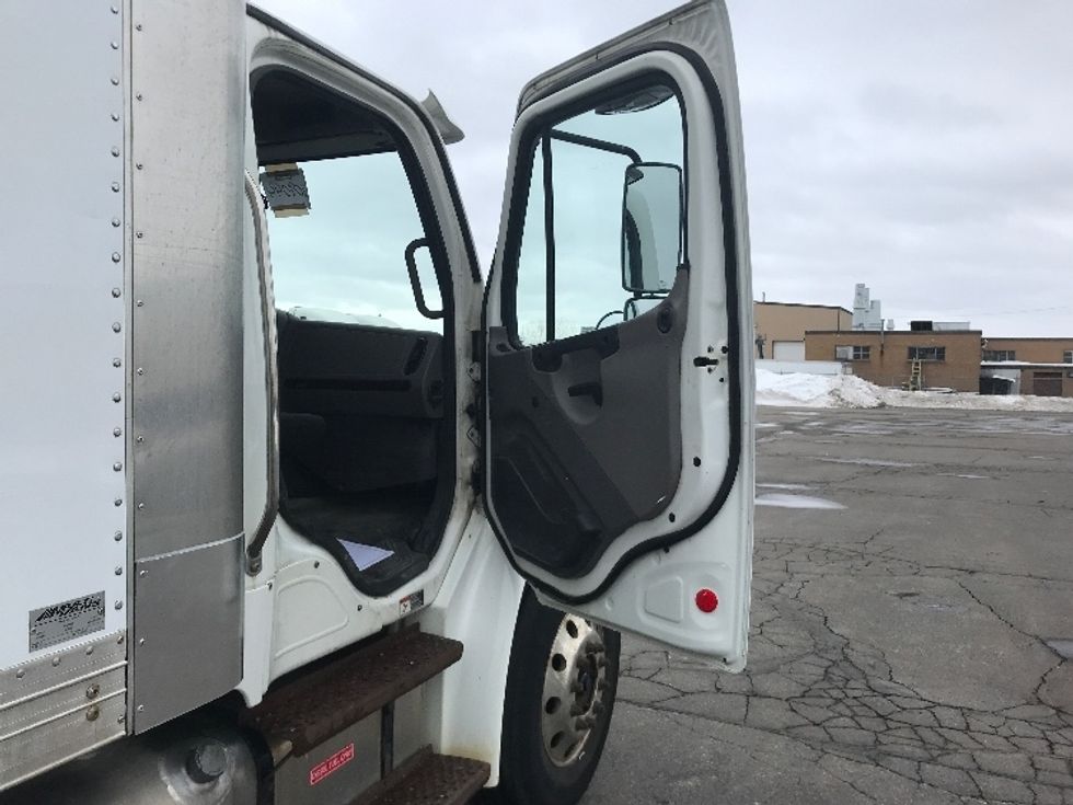 Medium Duty Box Truck-Light and Medium Duty Trucks-Freightliner-2019-M2-Mississauga-ON-361,697\n\t\tkm-$ 54,750 - Image 20