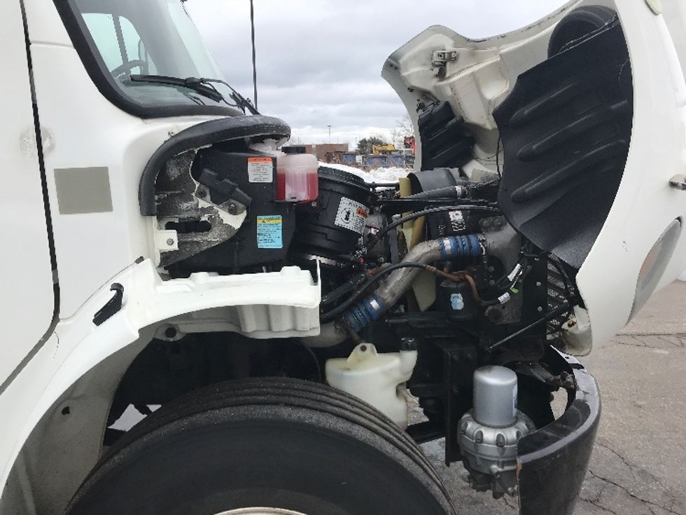 Medium Duty Box Truck-Light and Medium Duty Trucks-Freightliner-2019-M2-Mississauga-ON-361,697\n\t\tkm-$ 54,750 - Image 23