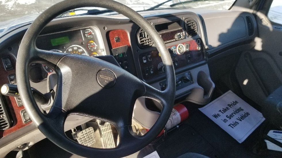 Medium Duty Box Truck-Light and Medium Duty Trucks-Freightliner-2019-M2-Mississauga-ON-366,120\n\t\tkm-$ 62,250 - Image 17