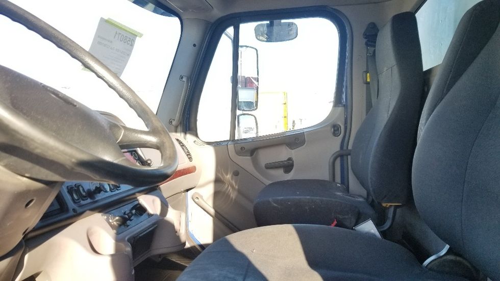 Medium Duty Box Truck-Light and Medium Duty Trucks-Freightliner-2019-M2-Mississauga-ON-366,120\n\t\tkm-$ 62,250 - Image 19