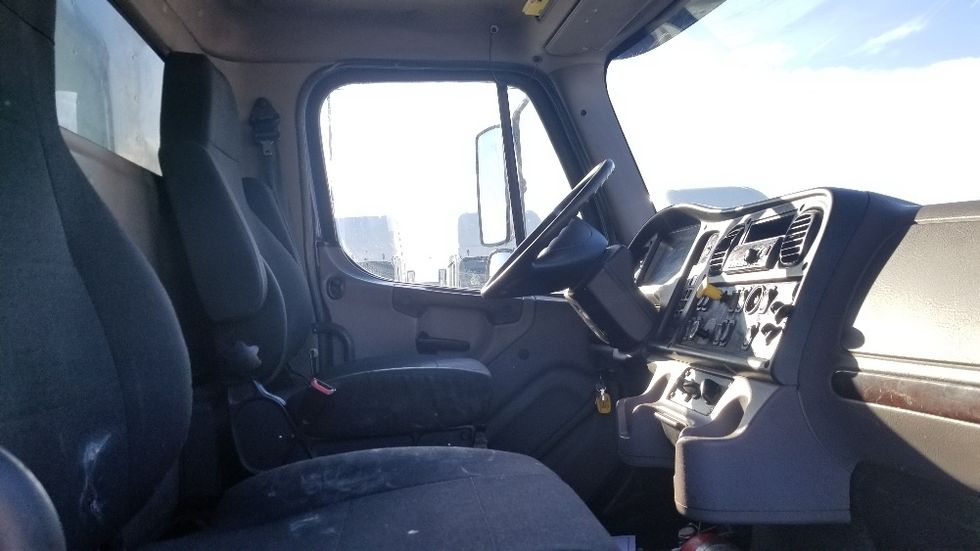 Medium Duty Box Truck-Light and Medium Duty Trucks-Freightliner-2019-M2-Mississauga-ON-366,120\n\t\tkm-$ 62,250 - Image 22