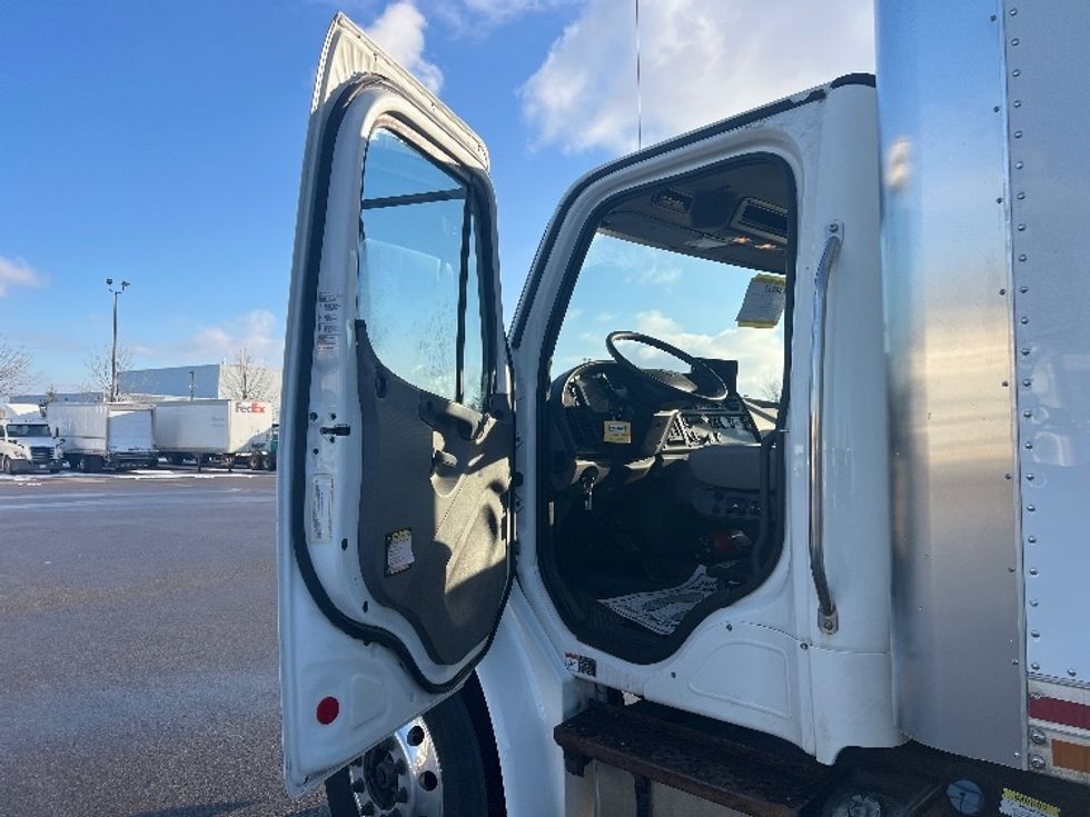 Medium Duty Box Truck-Light and Medium Duty Trucks-Freightliner-2019-M2-Mississauga-ON-367,807\n\t\tkm-$ 45,000 - Image 16