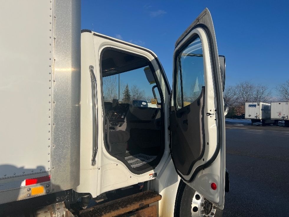 Medium Duty Box Truck-Light and Medium Duty Trucks-Freightliner-2019-M2-Mississauga-ON-367,807\n\t\tkm-$ 45,000 - Image 20