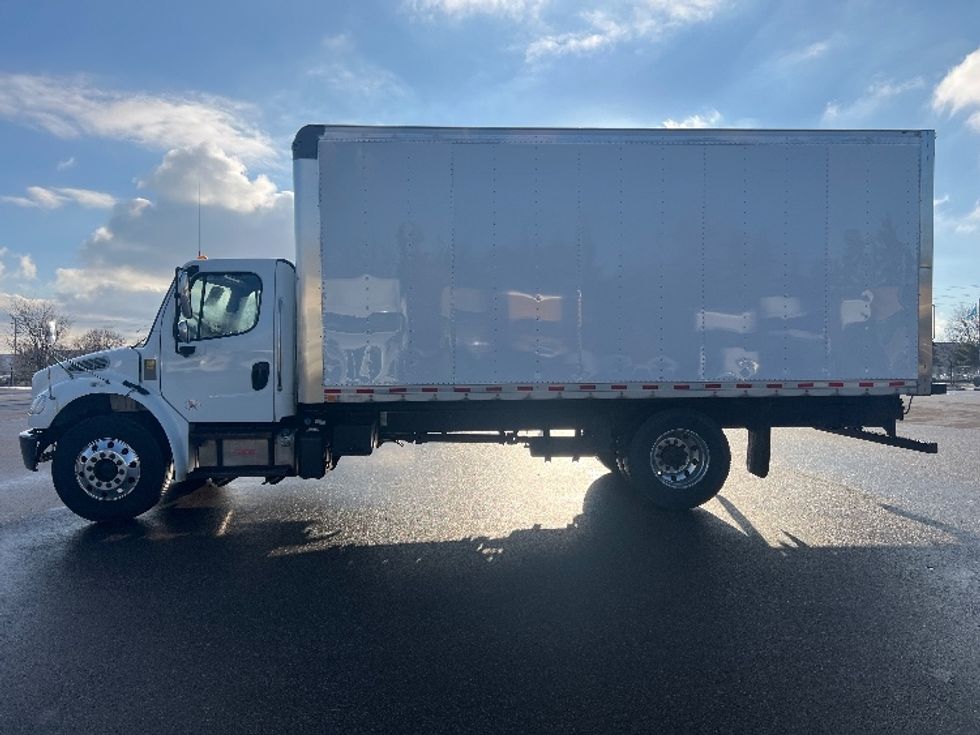 Medium Duty Box Truck-Light and Medium Duty Trucks-Freightliner-2019-M2-Mississauga-ON-367,807\n\t\tkm-$ 45,000 - Image 4