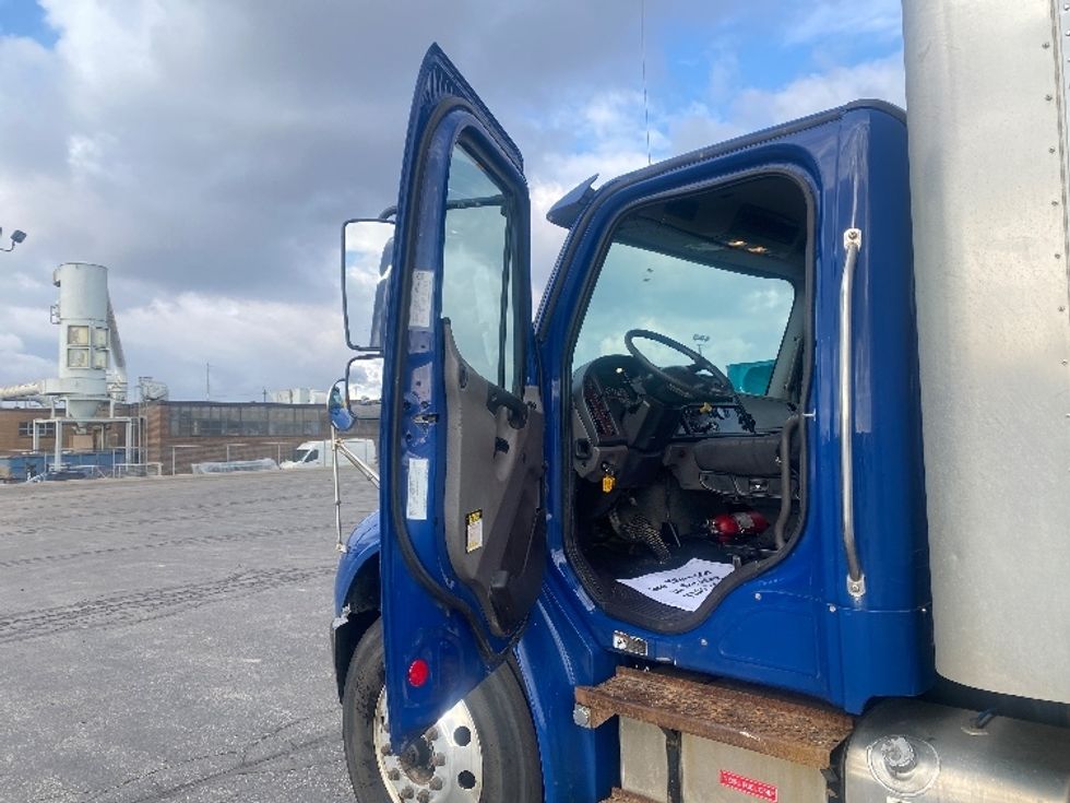 Medium Duty Box Truck-Light and Medium Duty Trucks-Freightliner-2019-M2-Mississauga-ON-368,138\n\t\tkm-$ 46,000 - Image 16