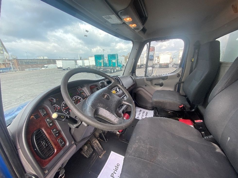 Medium Duty Box Truck-Light and Medium Duty Trucks-Freightliner-2019-M2-Mississauga-ON-368,138\n\t\tkm-$ 46,000 - Image 17