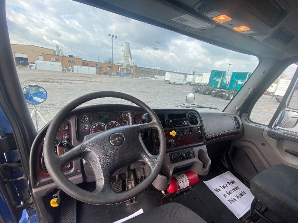 Medium Duty Box Truck-Light and Medium Duty Trucks-Freightliner-2019-M2-Mississauga-ON-368,138\n\t\tkm-$ 46,000 - Image 18
