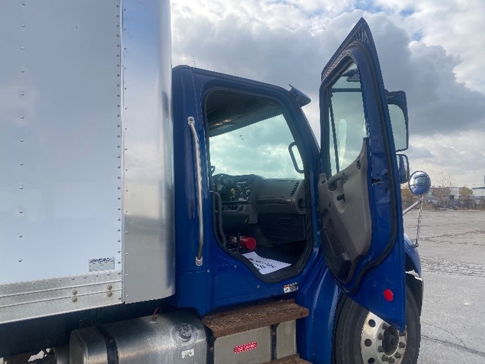 Medium Duty Box Truck-Light and Medium Duty Trucks-Freightliner-2019-M2-Mississauga-ON-368,138\n\t\tkm-$ 46,000 - Image 20