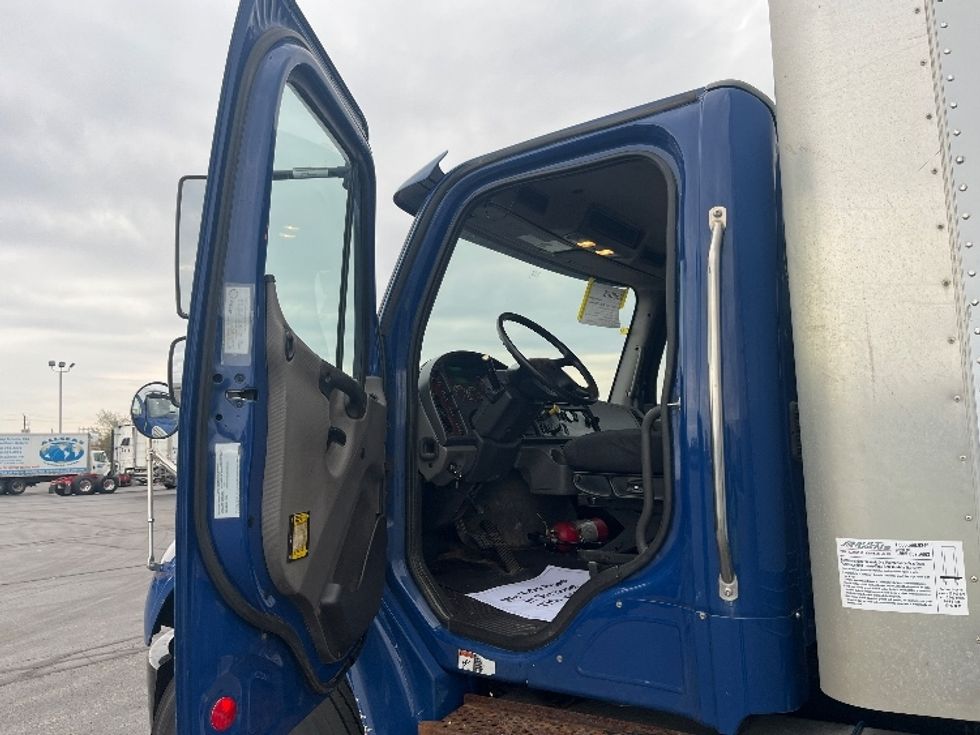 Medium Duty Box Truck-Light and Medium Duty Trucks-Freightliner-2019-M2-Mississauga-ON-369,074\n\t\tkm-$ 41,000 - Image 16