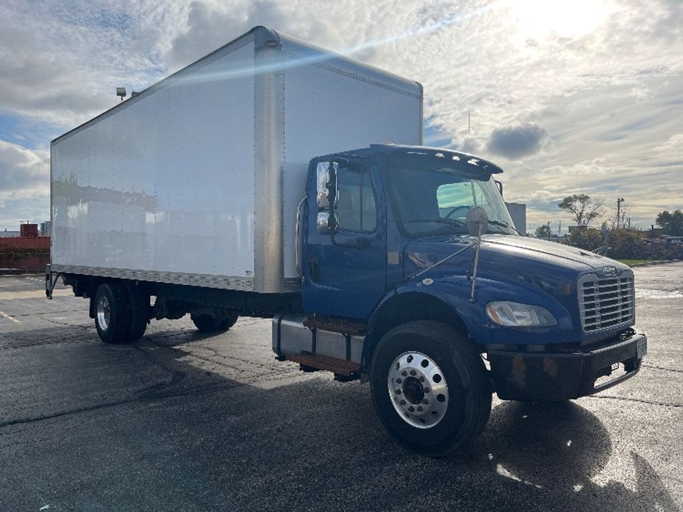 Medium Duty Box Truck-Light and Medium Duty Trucks-Freightliner-2019-M2-Mississauga-ON-371,594\n\t\tkm-$ 40,750 - Image 1