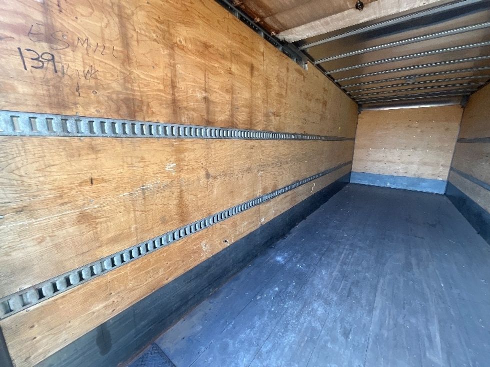 Medium Duty Box Truck-Light and Medium Duty Trucks-Freightliner-2019-M2-Mississauga-ON-371,594\n\t\tkm-$ 40,750 - Image 11