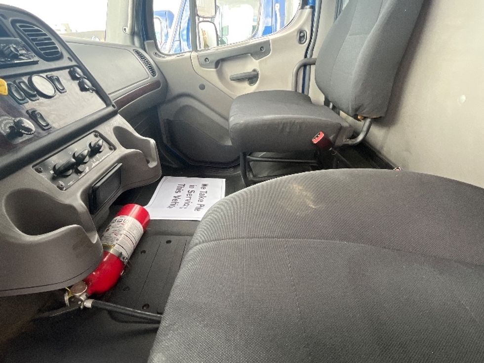 Medium Duty Box Truck-Light and Medium Duty Trucks-Freightliner-2019-M2-Mississauga-ON-371,594\n\t\tkm-$ 40,750 - Image 16