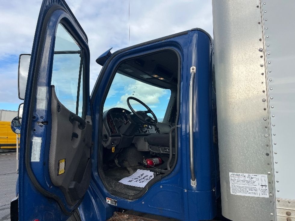 Medium Duty Box Truck-Light and Medium Duty Trucks-Freightliner-2019-M2-Mississauga-ON-371,594\n\t\tkm-$ 40,750 - Image 17