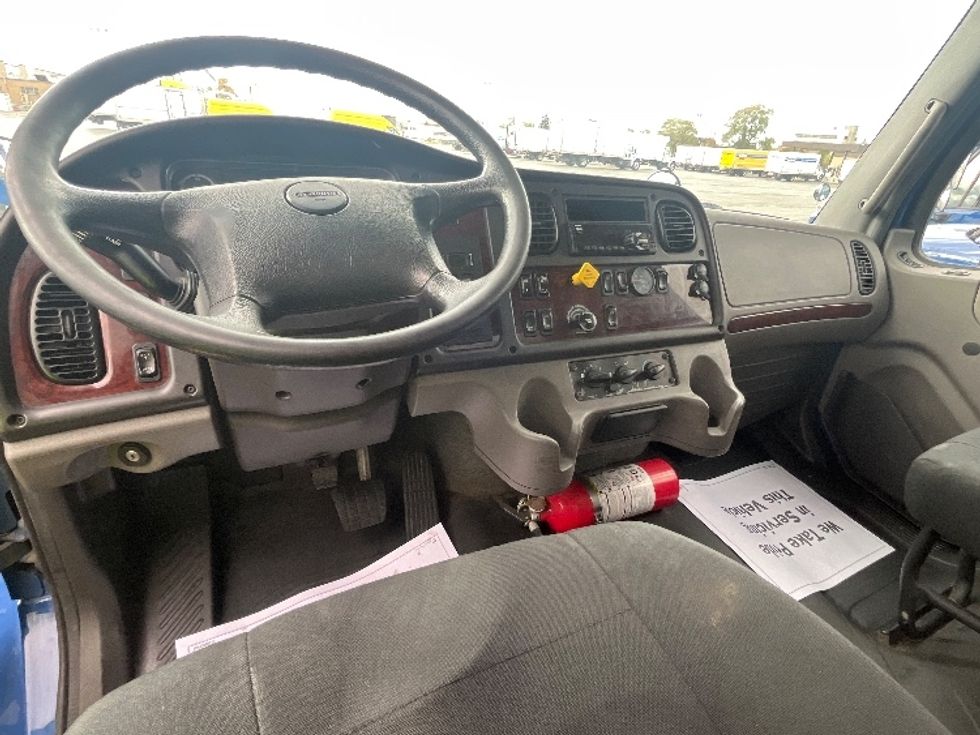 Medium Duty Box Truck-Light and Medium Duty Trucks-Freightliner-2019-M2-Mississauga-ON-371,594\n\t\tkm-$ 40,750 - Image 19