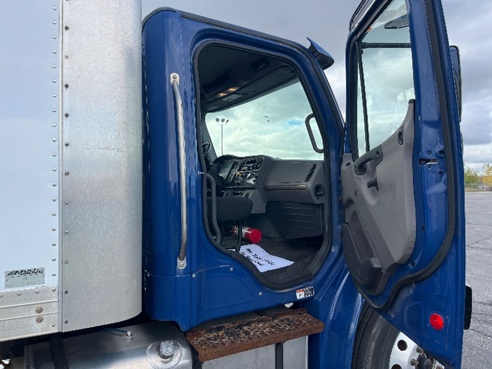 Medium Duty Box Truck-Light and Medium Duty Trucks-Freightliner-2019-M2-Mississauga-ON-371,594\n\t\tkm-$ 40,750 - Image 20