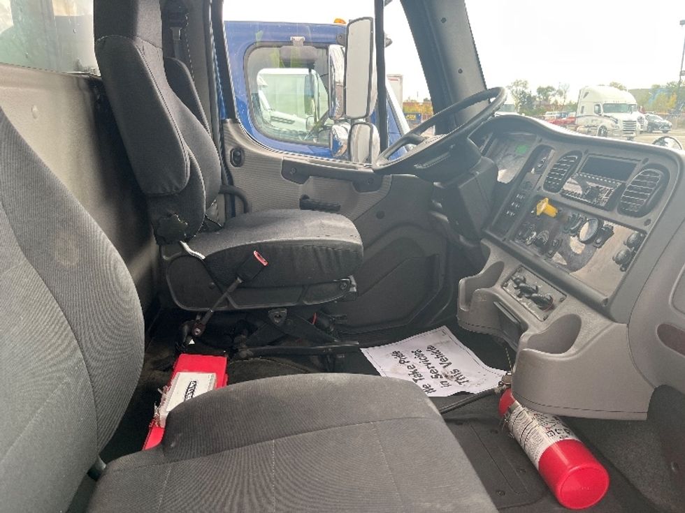 Medium Duty Box Truck-Light and Medium Duty Trucks-Freightliner-2019-M2-Mississauga-ON-371,594\n\t\tkm-$ 40,750 - Image 22
