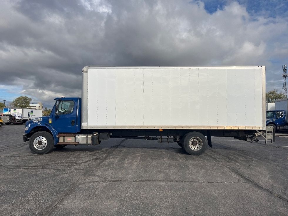 Medium Duty Box Truck-Light and Medium Duty Trucks-Freightliner-2019-M2-Mississauga-ON-371,594\n\t\tkm-$ 40,750 - Image 4