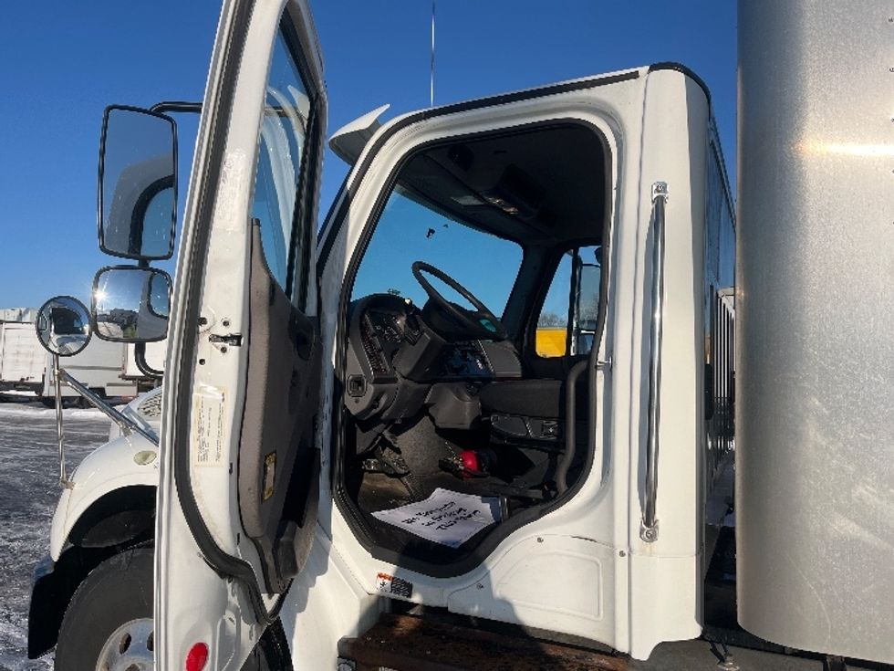 Medium Duty Box Truck-Light and Medium Duty Trucks-Freightliner-2019-M2-Mississauga-ON-372,471\n\t\tkm-$ 55,000 - Image 16